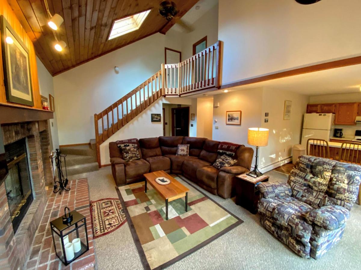 | W2 Mount Washington Place Townhome for winter seasonal 1 minute to ski slopes, reliable WiFi