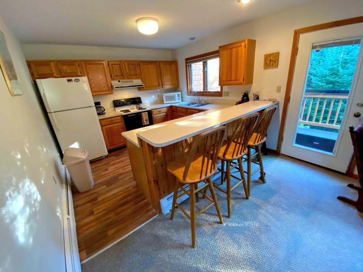 | W2 Mount Washington Place Townhome for winter seasonal 1 minute to ski slopes, reliable WiFi