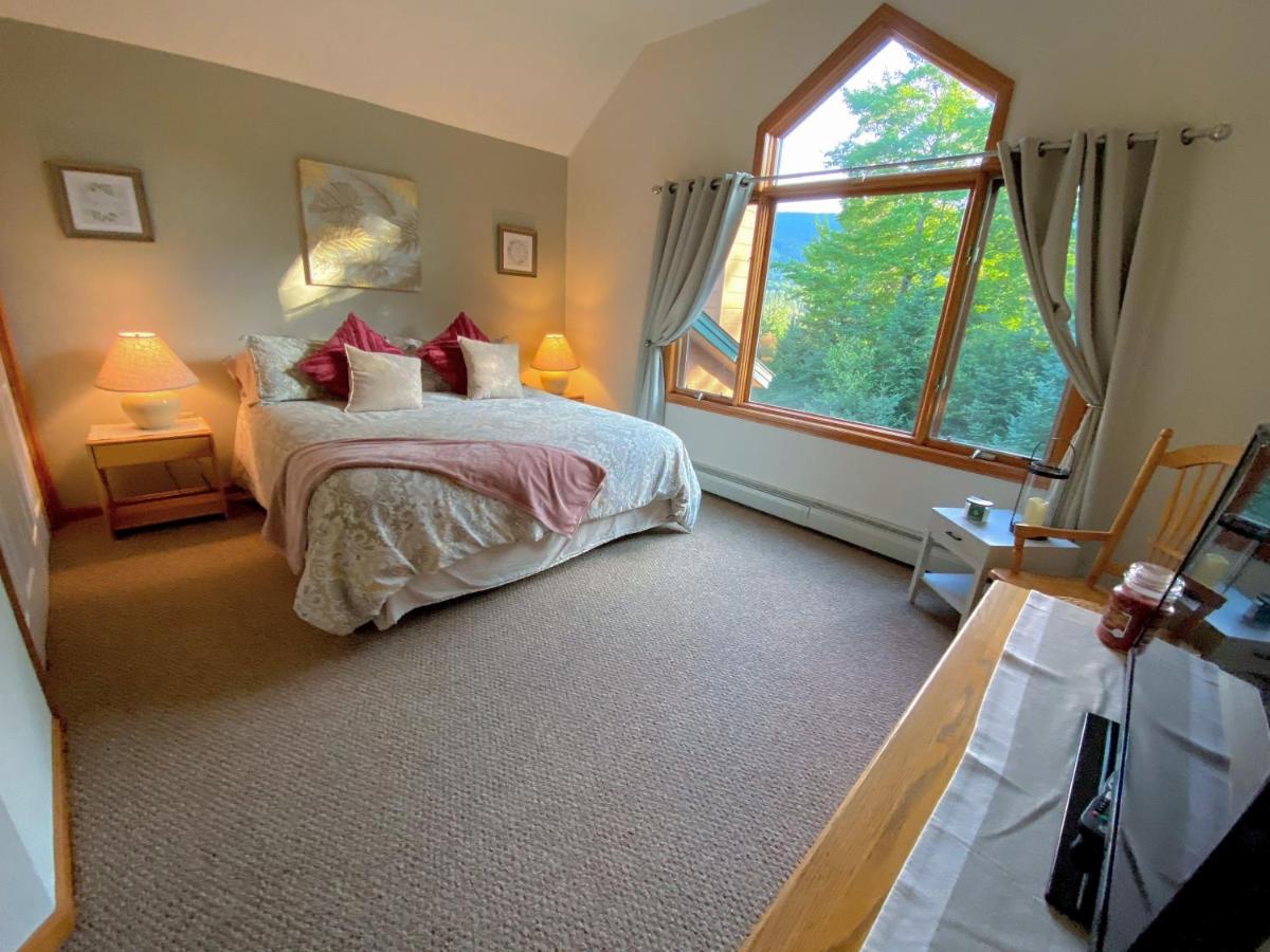 | W2 Mount Washington Place Townhome for winter seasonal 1 minute to ski slopes, reliable WiFi