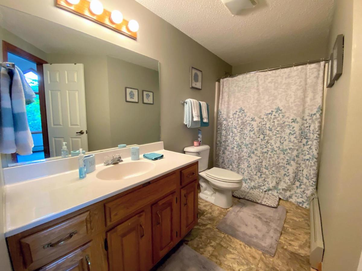 | W2 Mount Washington Place Townhome for winter seasonal 1 minute to ski slopes, reliable WiFi
