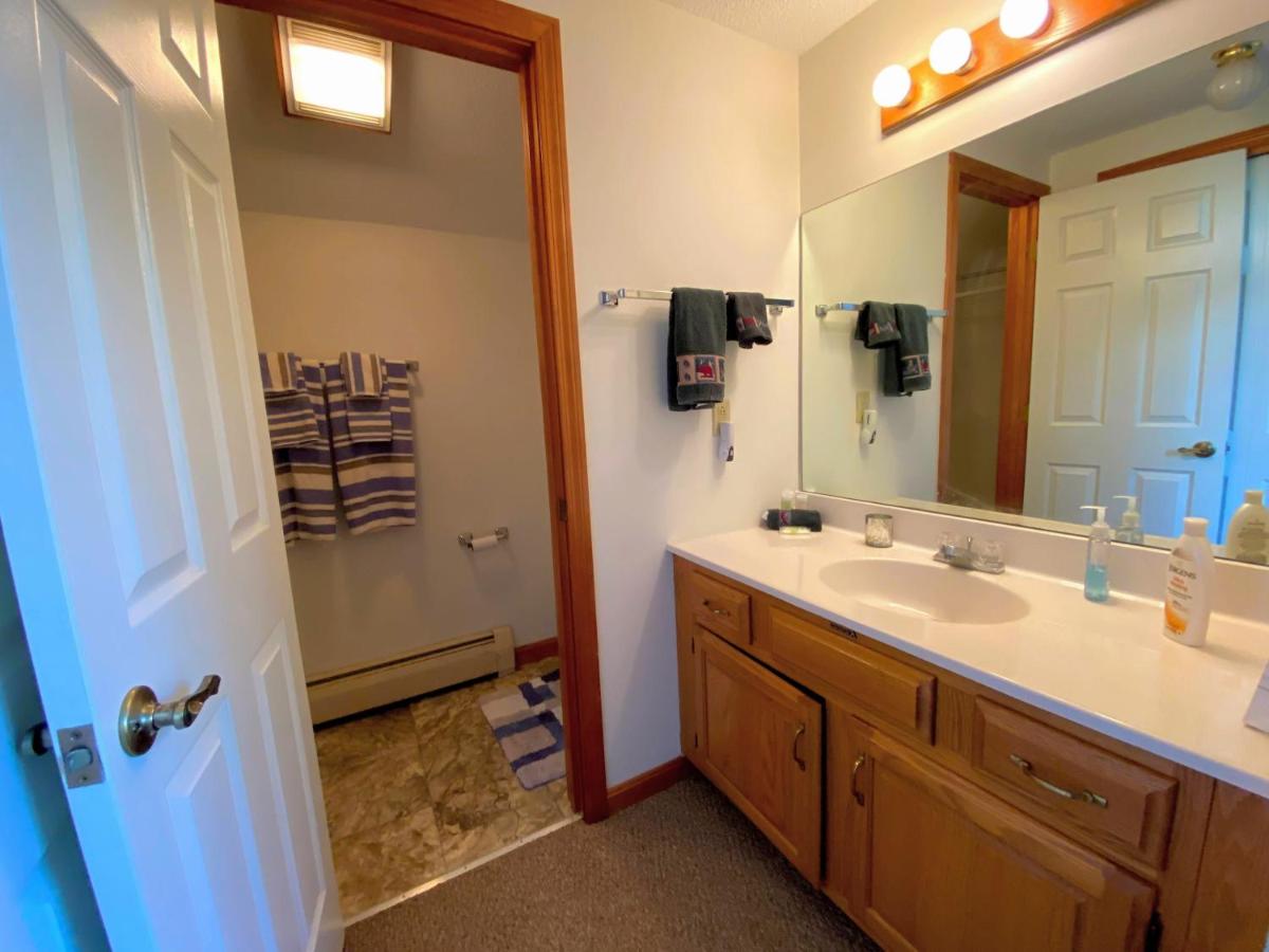 | W2 Mount Washington Place Townhome for winter seasonal 1 minute to ski slopes, reliable WiFi