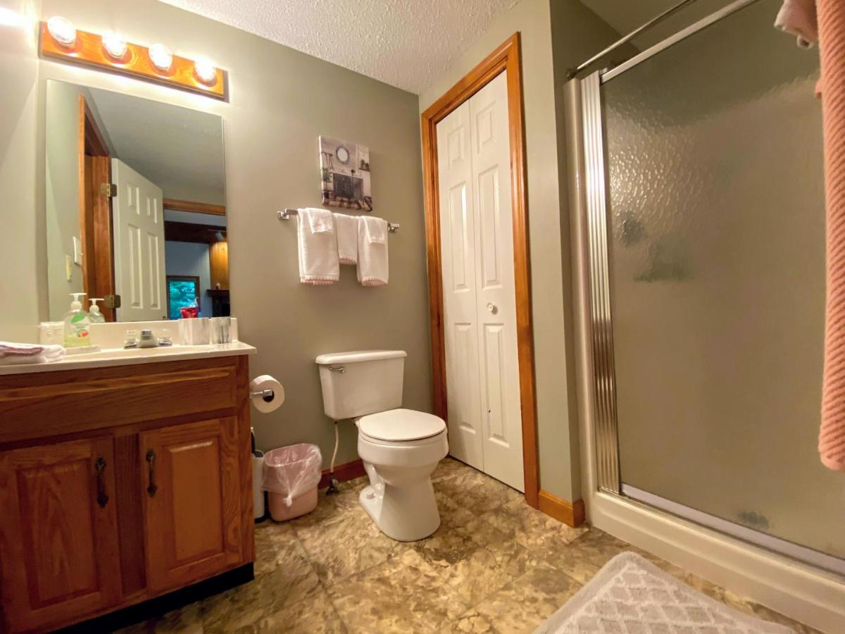 | W2 Mount Washington Place Townhome for winter seasonal 1 minute to ski slopes, reliable WiFi