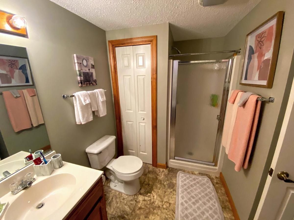  | W2 Mount Washington Place Townhome for winter seasonal 1 minute to ski slopes, reliable WiFi