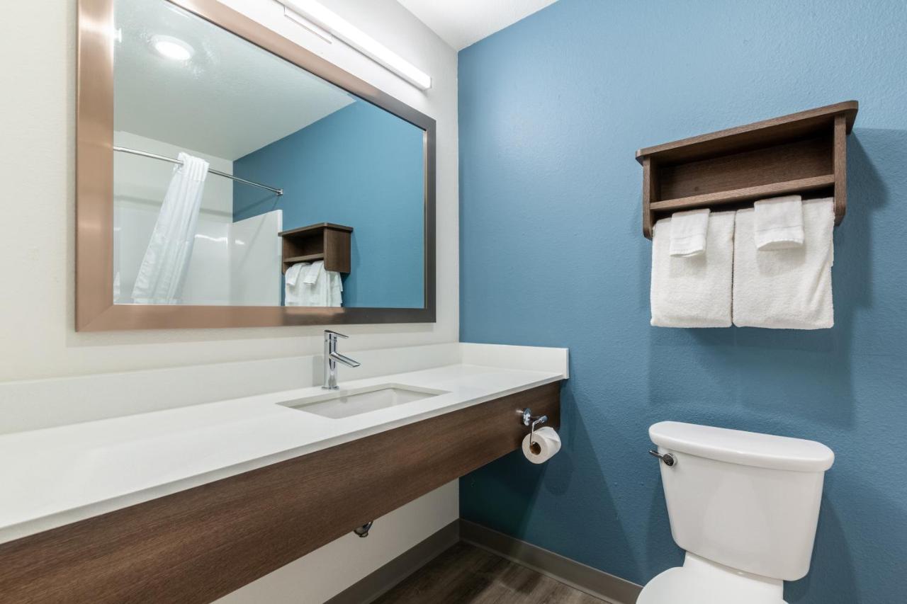 Standard Queen Room - Non Smoking at WoodSpring Suites Gurnee - Chicago