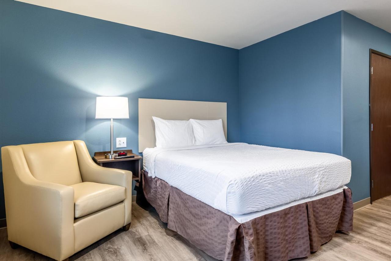 Standard Queen Room - Non Smoking at WoodSpring Suites Gurnee - Chicago