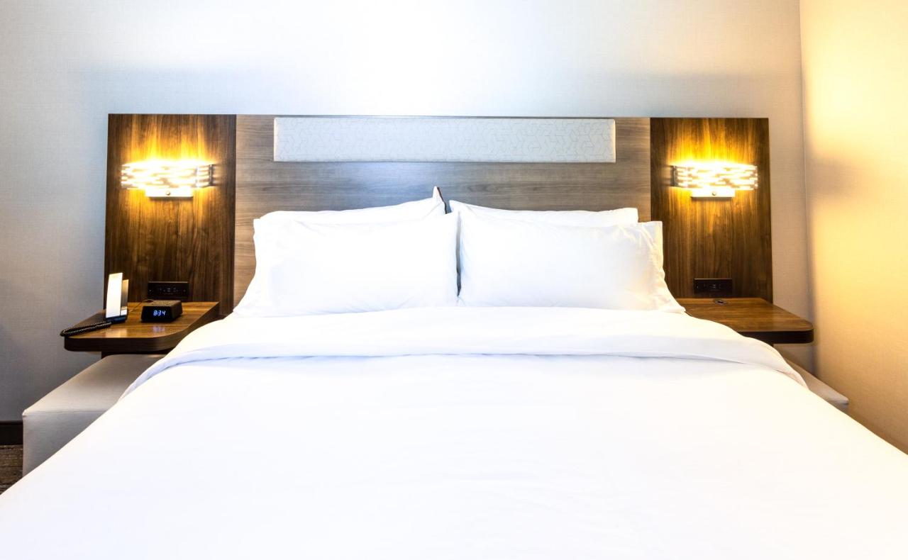 King Suite - Mobility Accessible/Non-Smoking at Holiday Inn Express & Suites Harrisonburg University Area by IHG