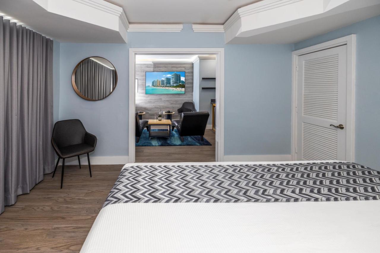King Suite with Ocean View at The Colony Hotel