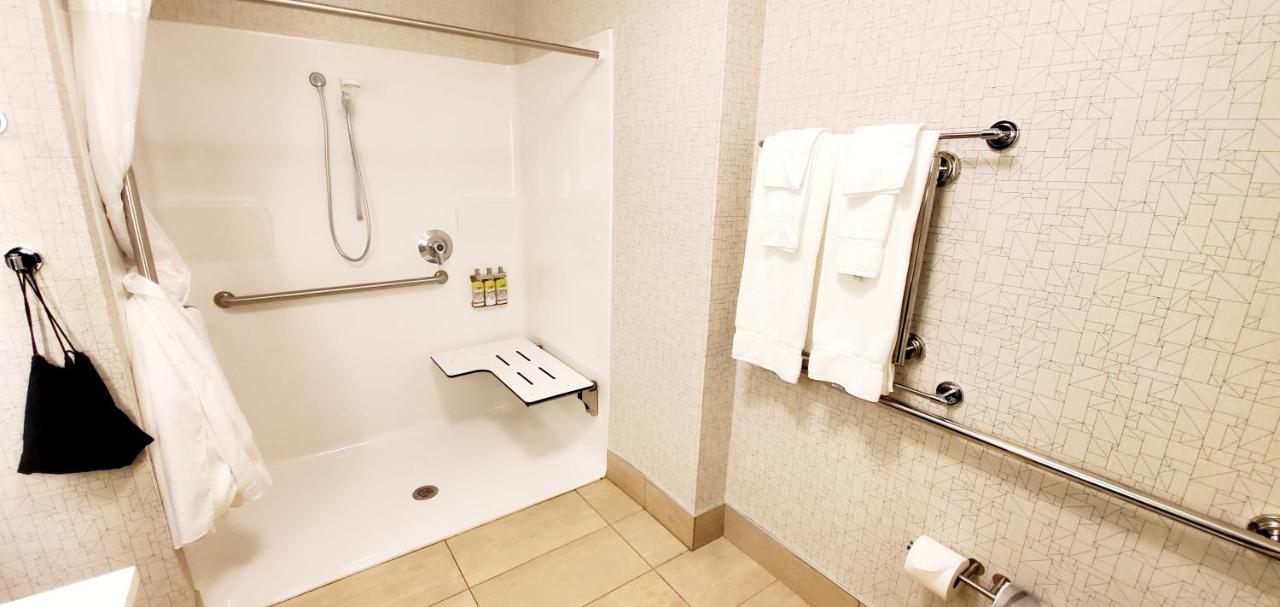 King Room - Mobility Access/Roll in Shower - Non-Smoking at Holiday Inn Express & Suites Rehoboth Beach by IHG