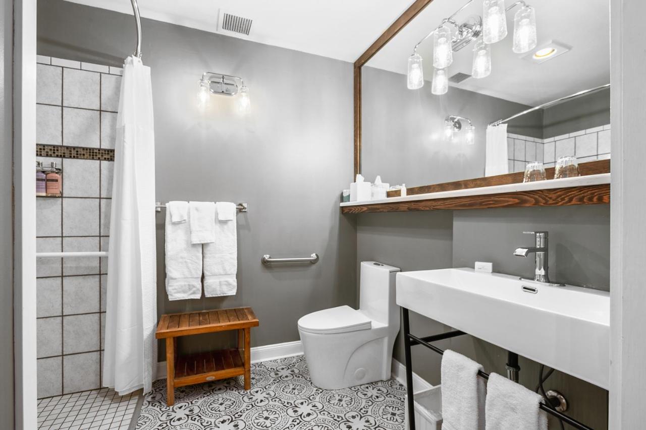  | Saratoga Inn