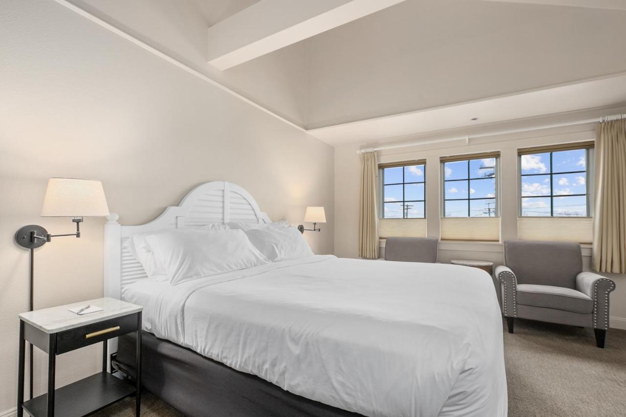  | Saratoga Inn