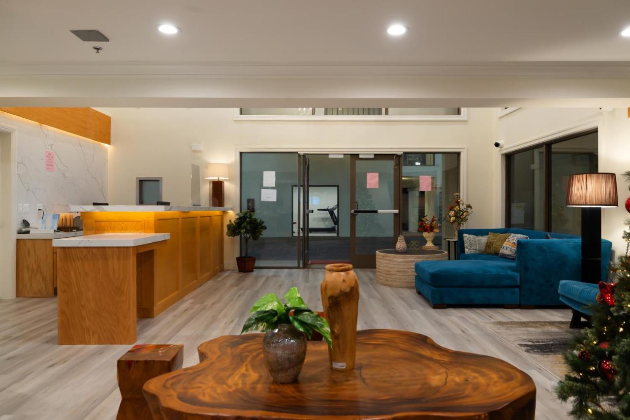 | Hotel Huntington