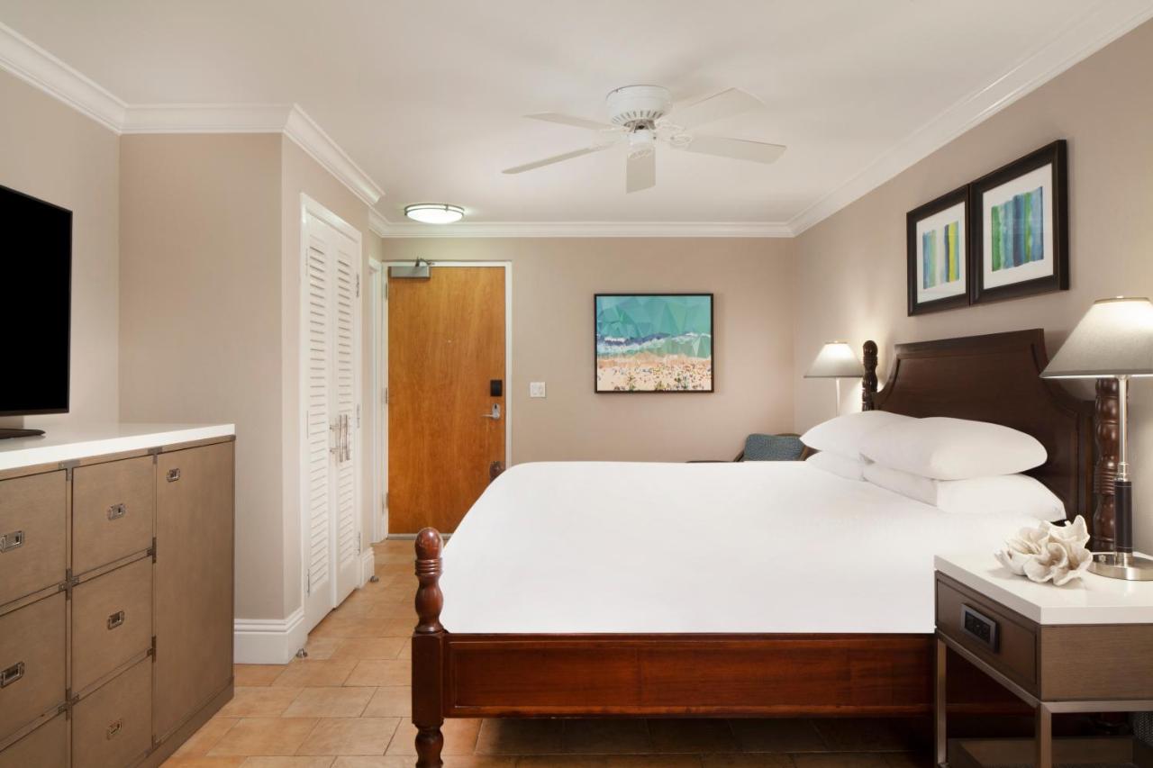 Lanai King Room at Pier House Resort & Spa