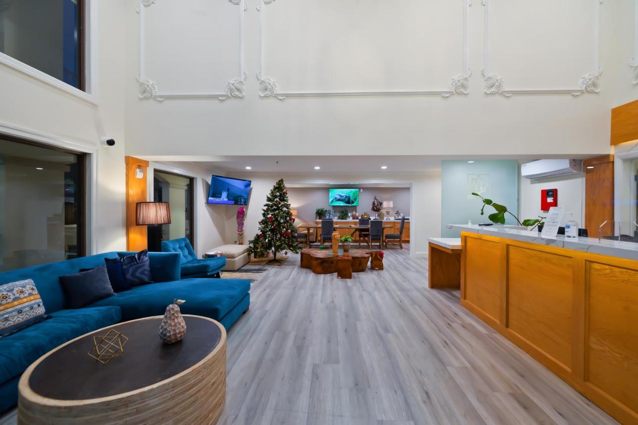 | Hotel Huntington