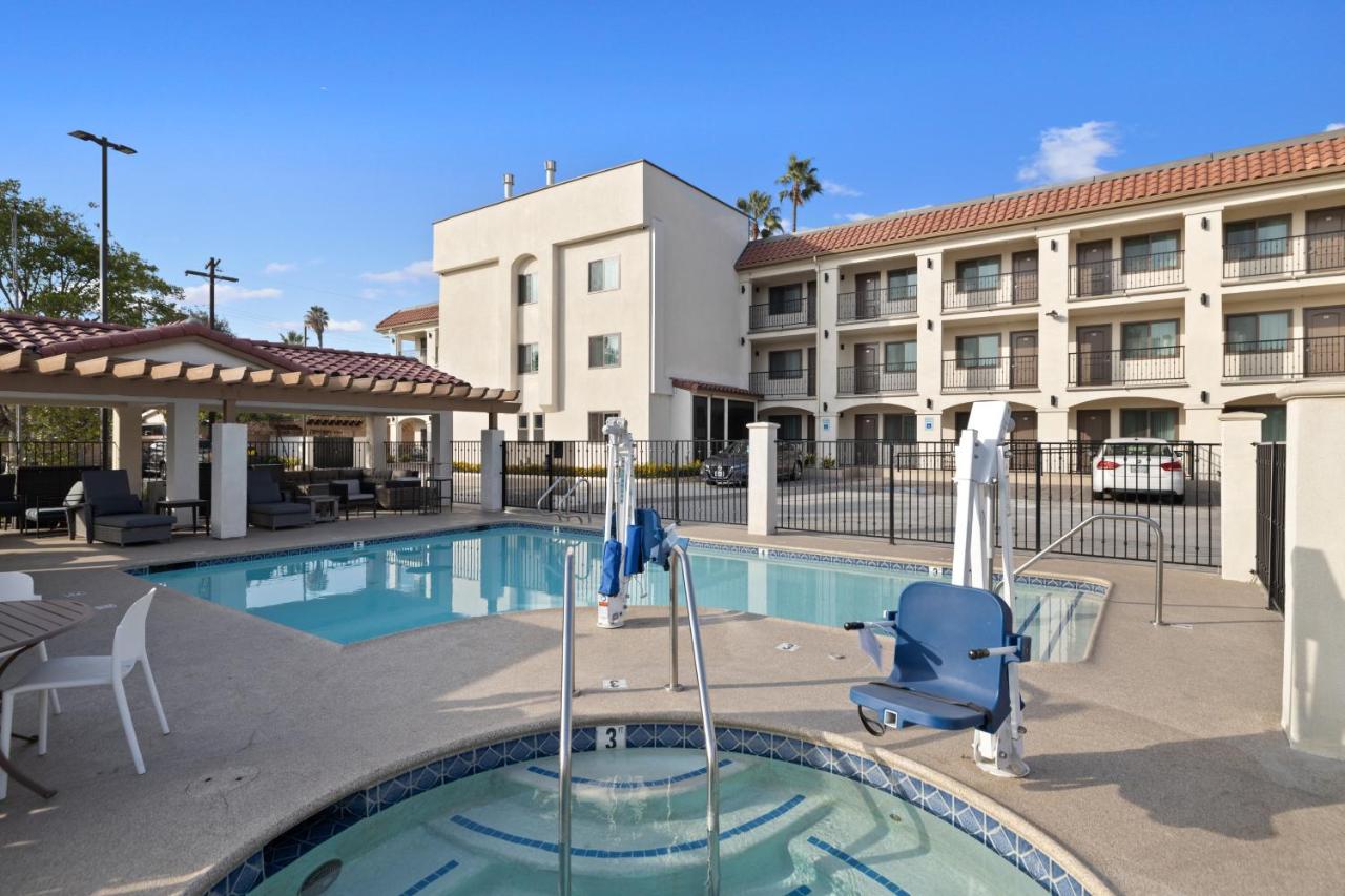 | Hotel Huntington