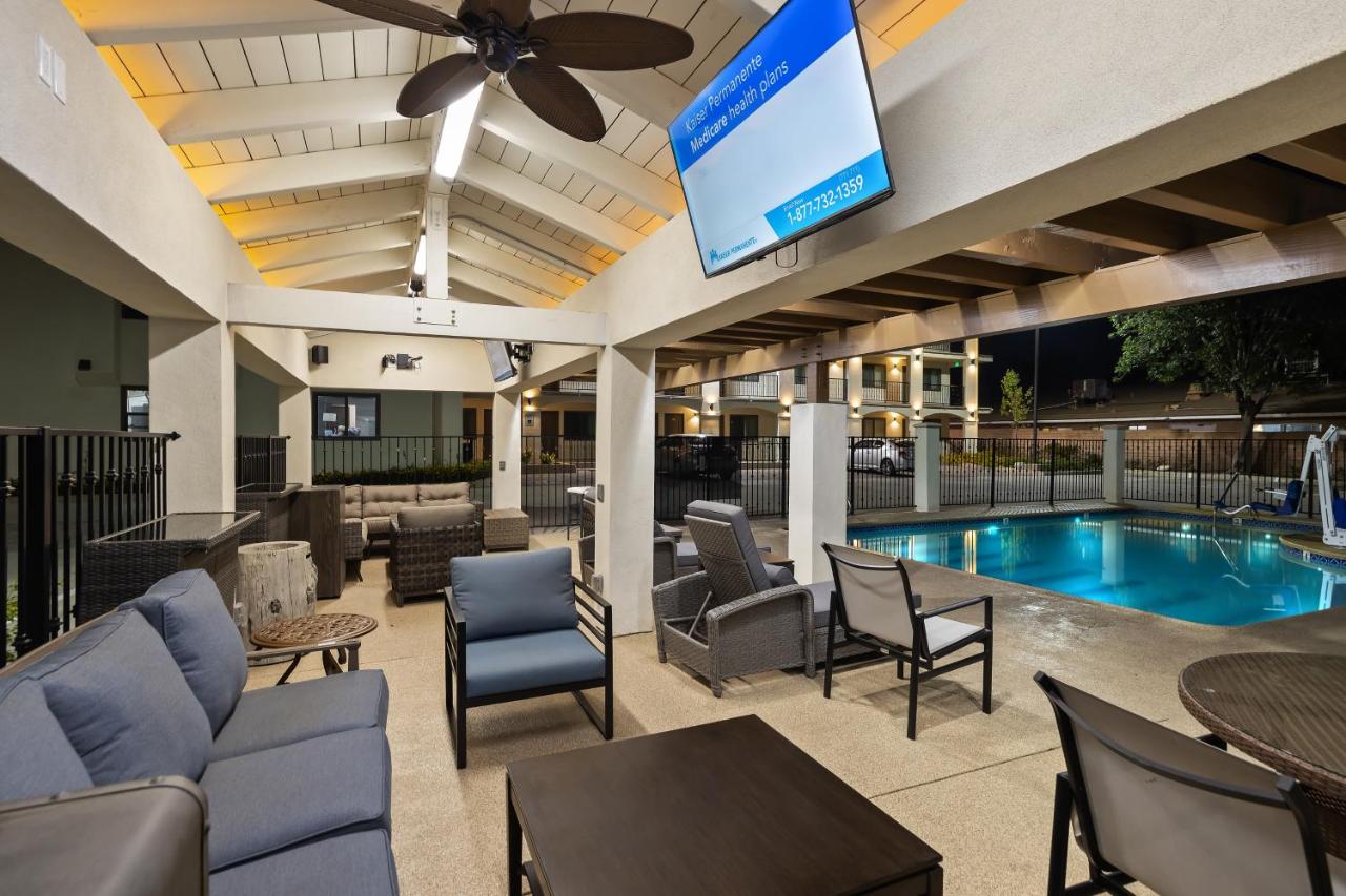 | Hotel Huntington