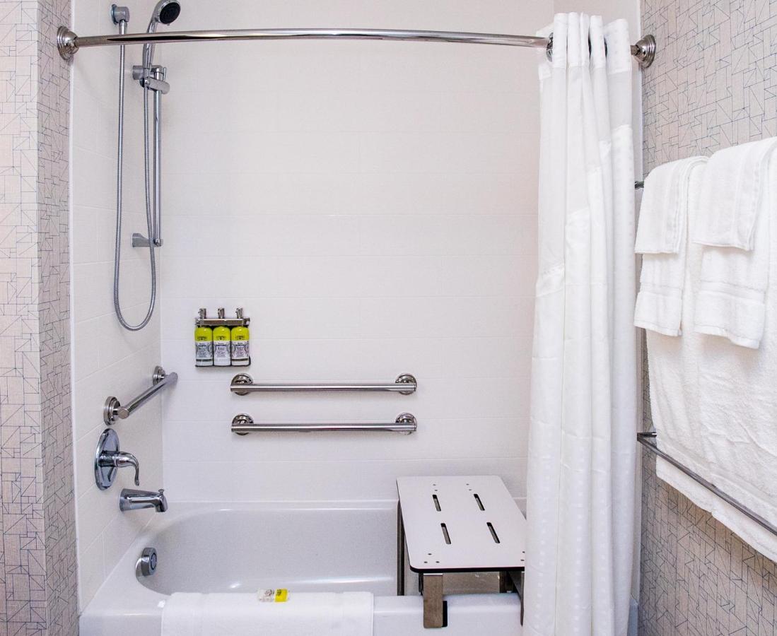 Deluxe King Room - Mobility Access at Holiday Inn Express & Suites Rehoboth Beach by IHG