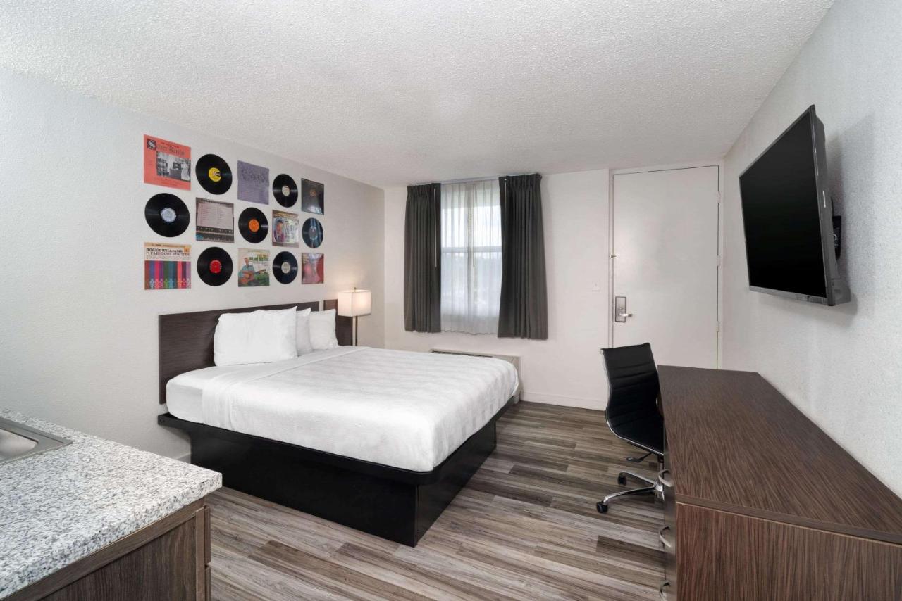 Queen Room - Mobility Access/Non-Smoking at Hillside Crossing Nashville