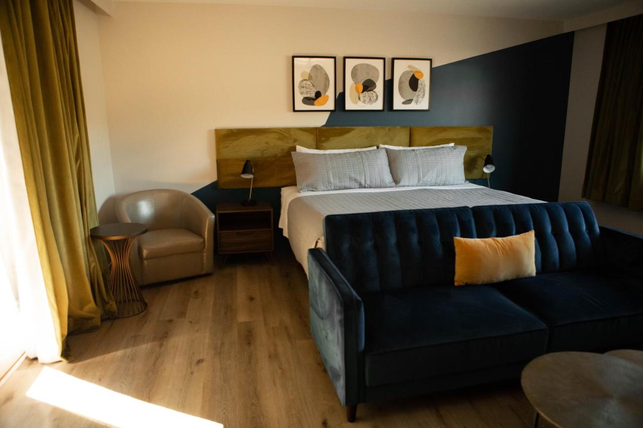 | 4411 Inn & Suites