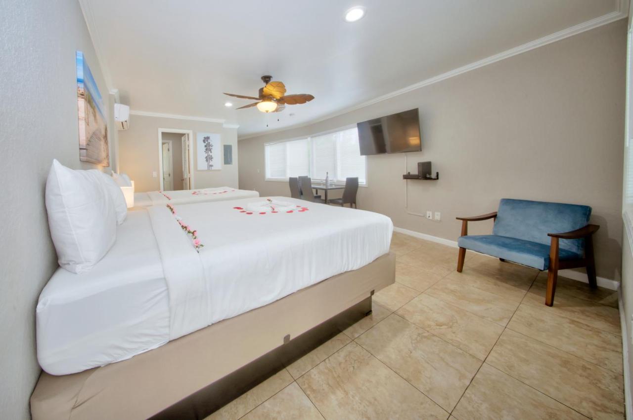 Deluxe Queen Studio at Surf and Sand Seaside
