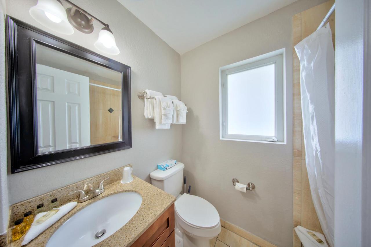 Deluxe Queen Studio at Surf and Sand Seaside