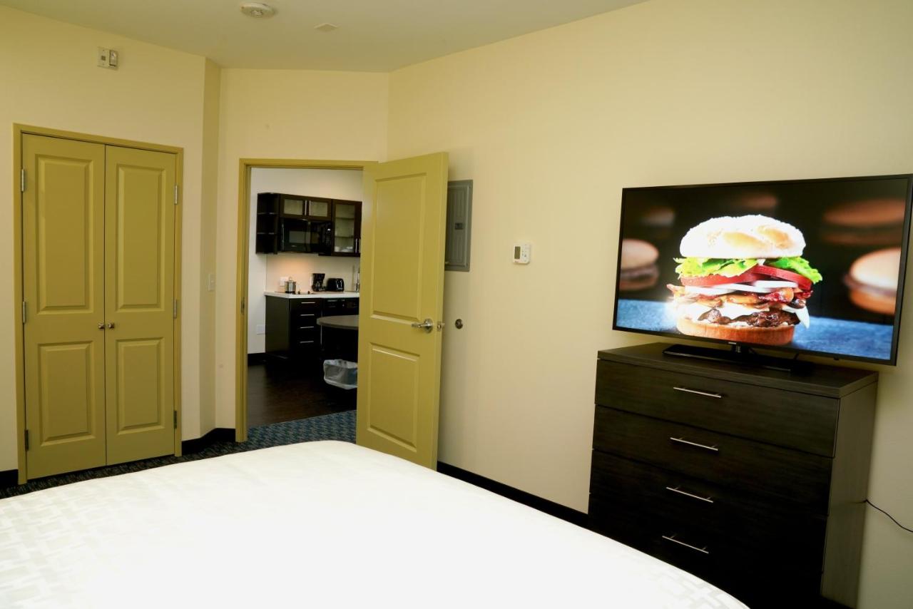 One-Bedroom King Room with Mobility Accessible Tub - Non-Smoking at Candlewood Suites Plano North by IHG