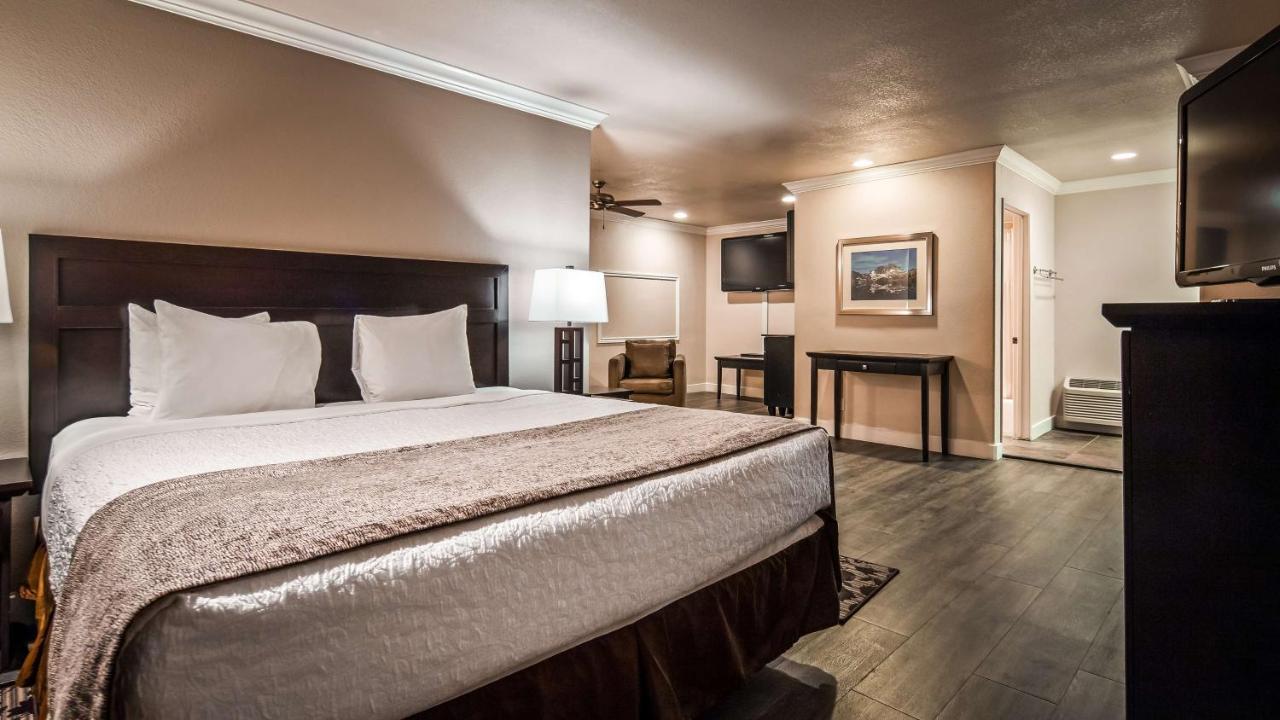 King Suite with Sofa Bed at Best Western Bishop Lodge