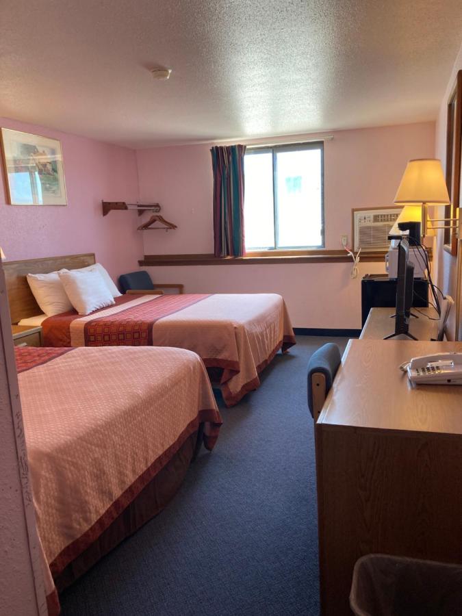 | Executive Inn
