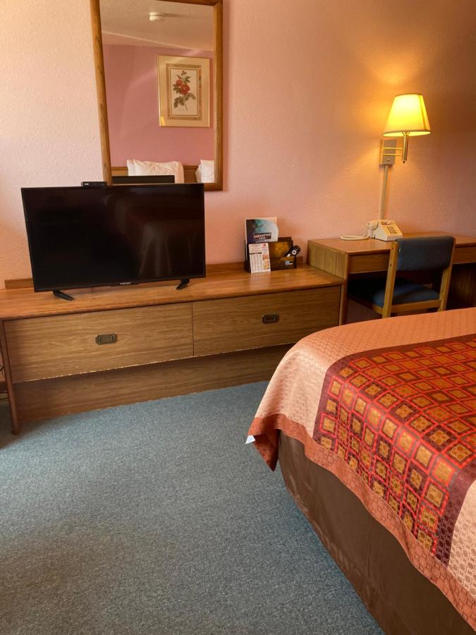 | Executive Inn