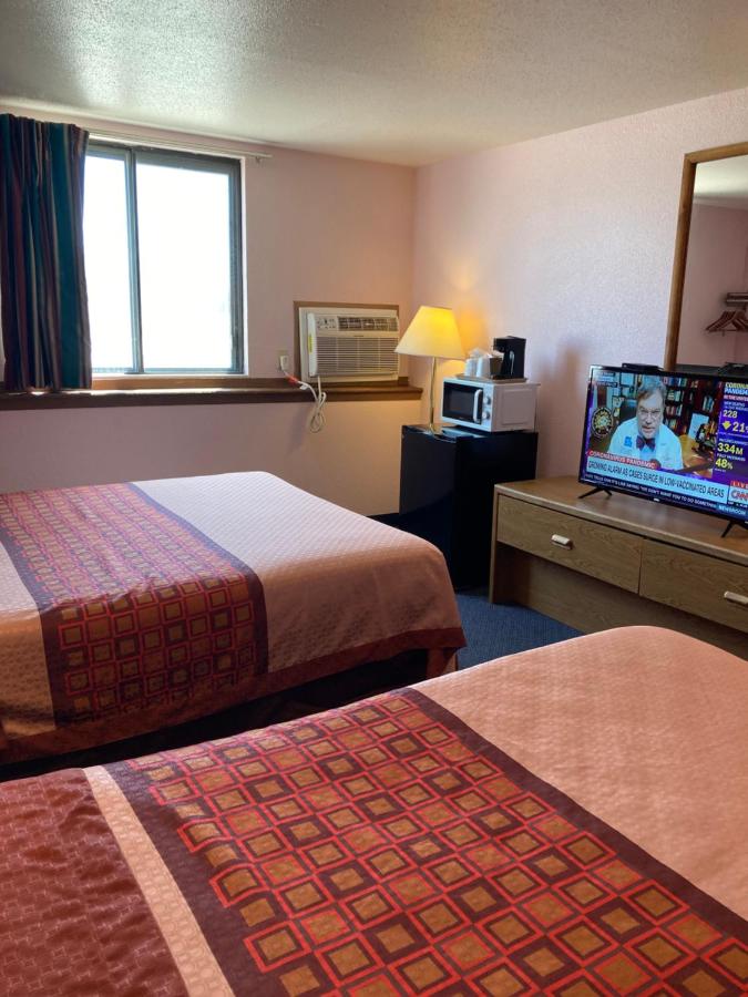 | Executive Inn