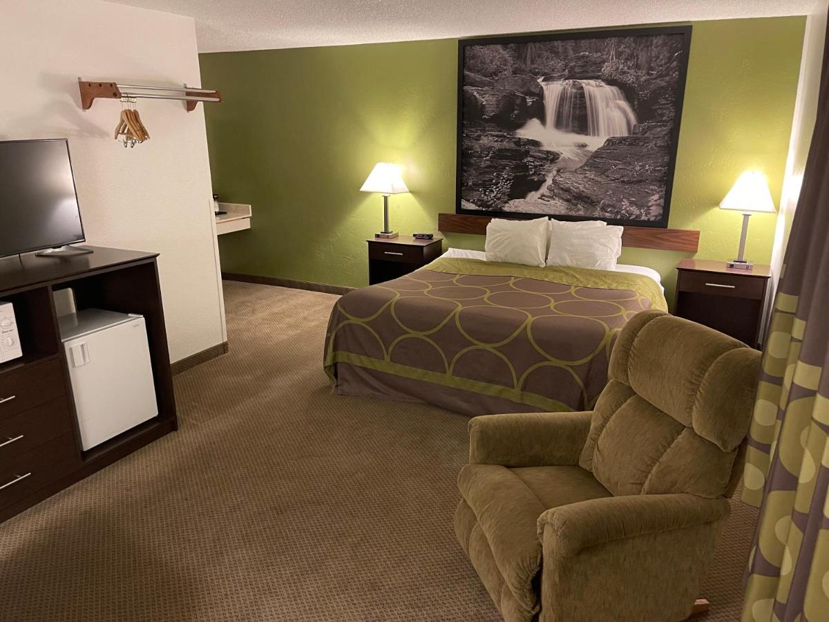 Queen Room at Studio 1 Hotel & Extended Stay - Missoula