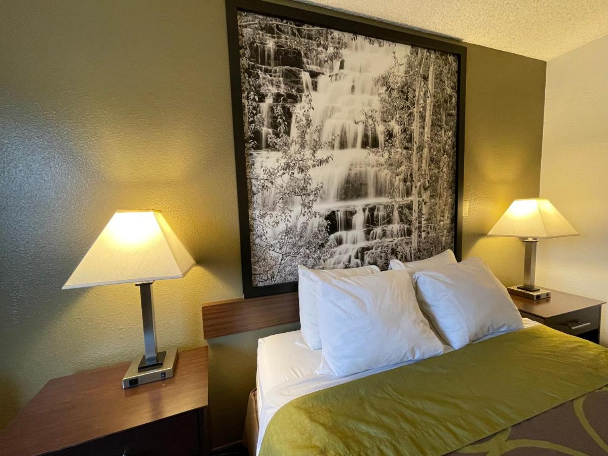 Queen Room at Studio 1 Hotel & Extended Stay - Missoula