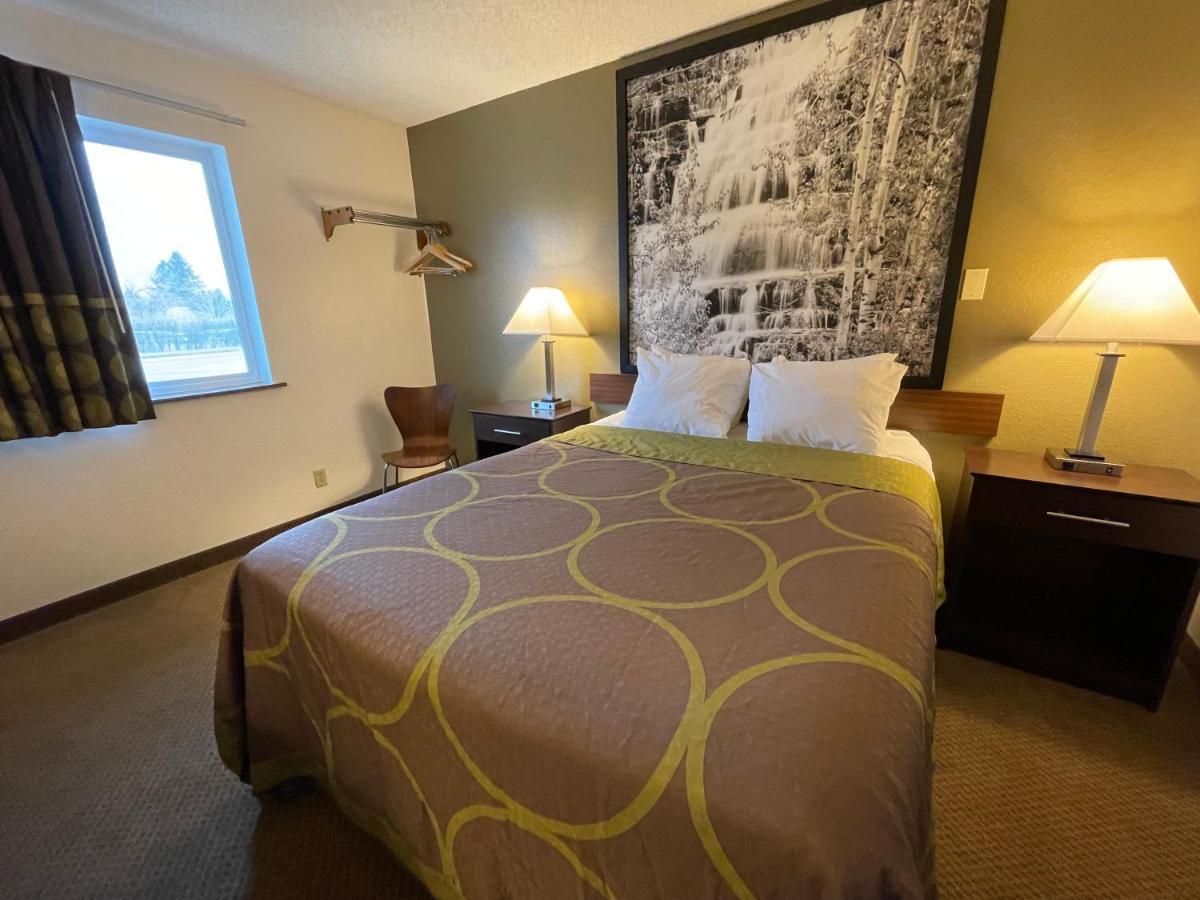 Queen Room at Studio 1 Hotel & Extended Stay - Missoula