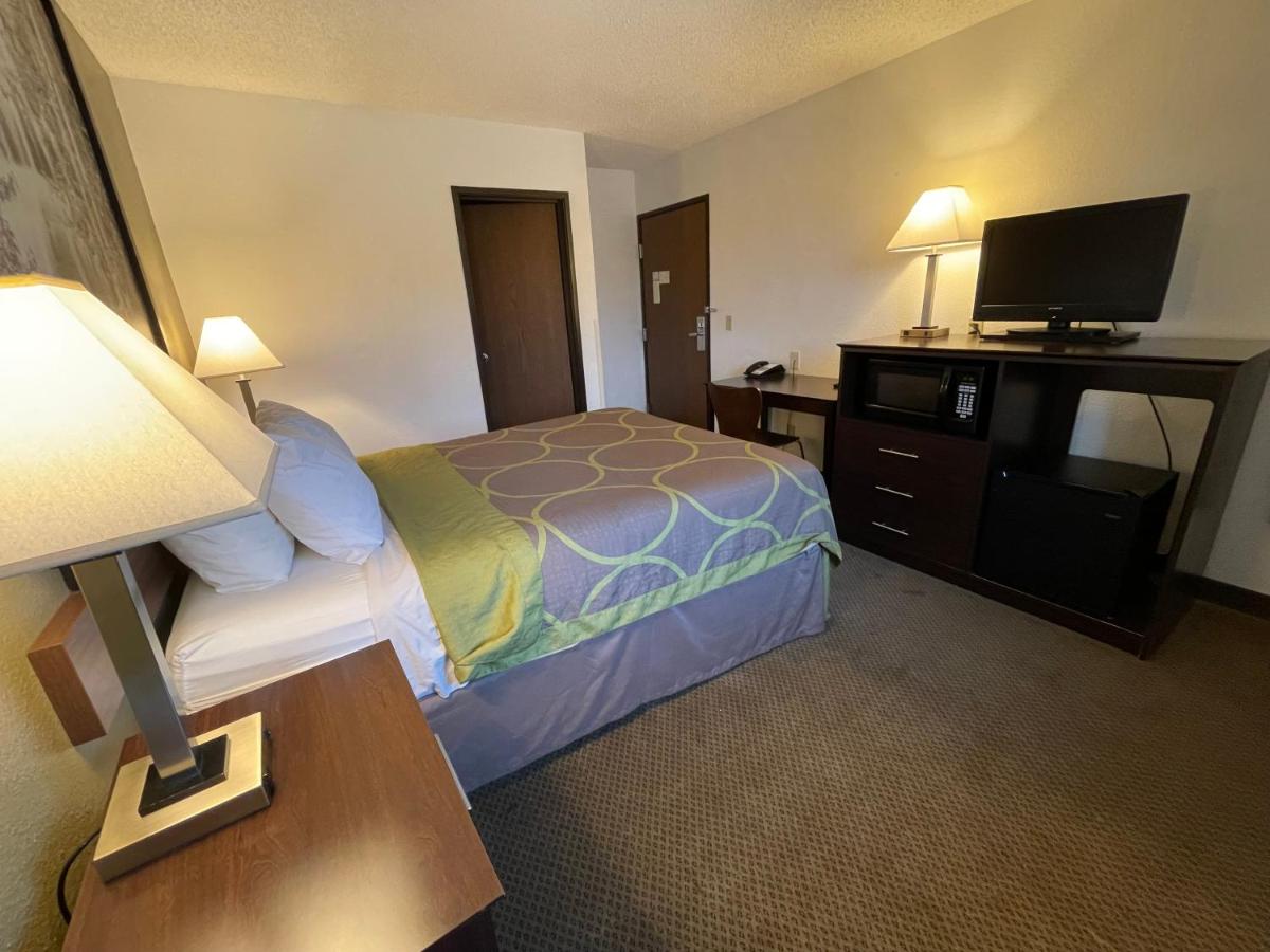 Queen Room at Studio 1 Hotel & Extended Stay - Missoula