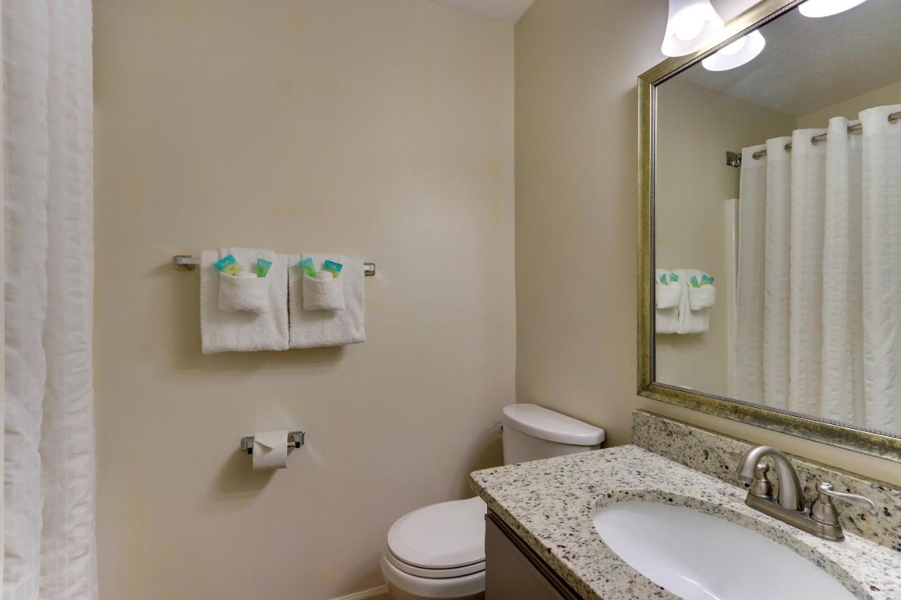 King Suite at Mariners Suites