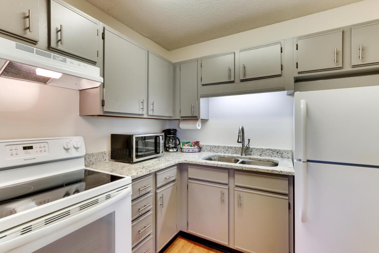 King Suite at Mariners Suites