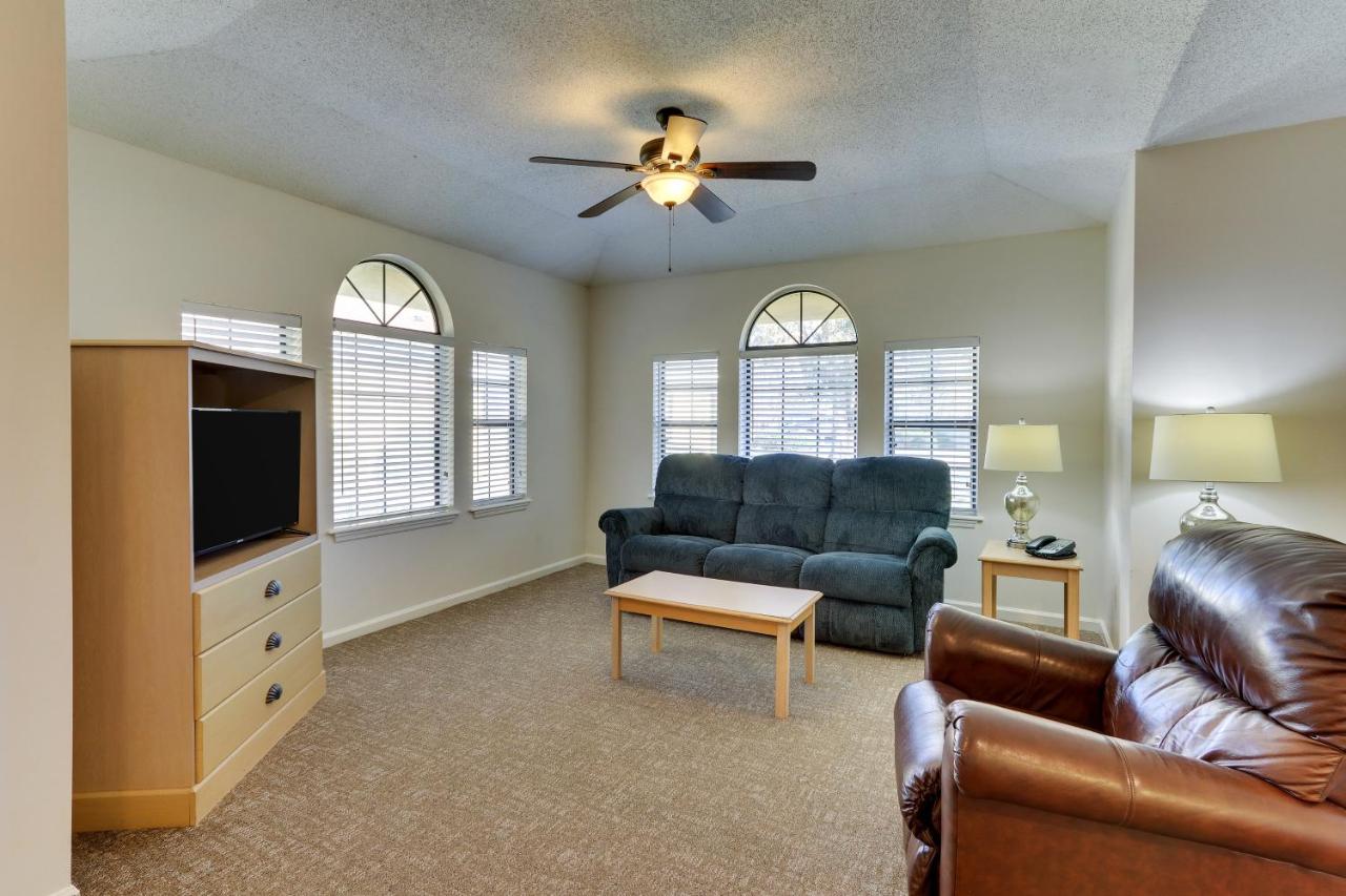 King Suite at Mariners Suites