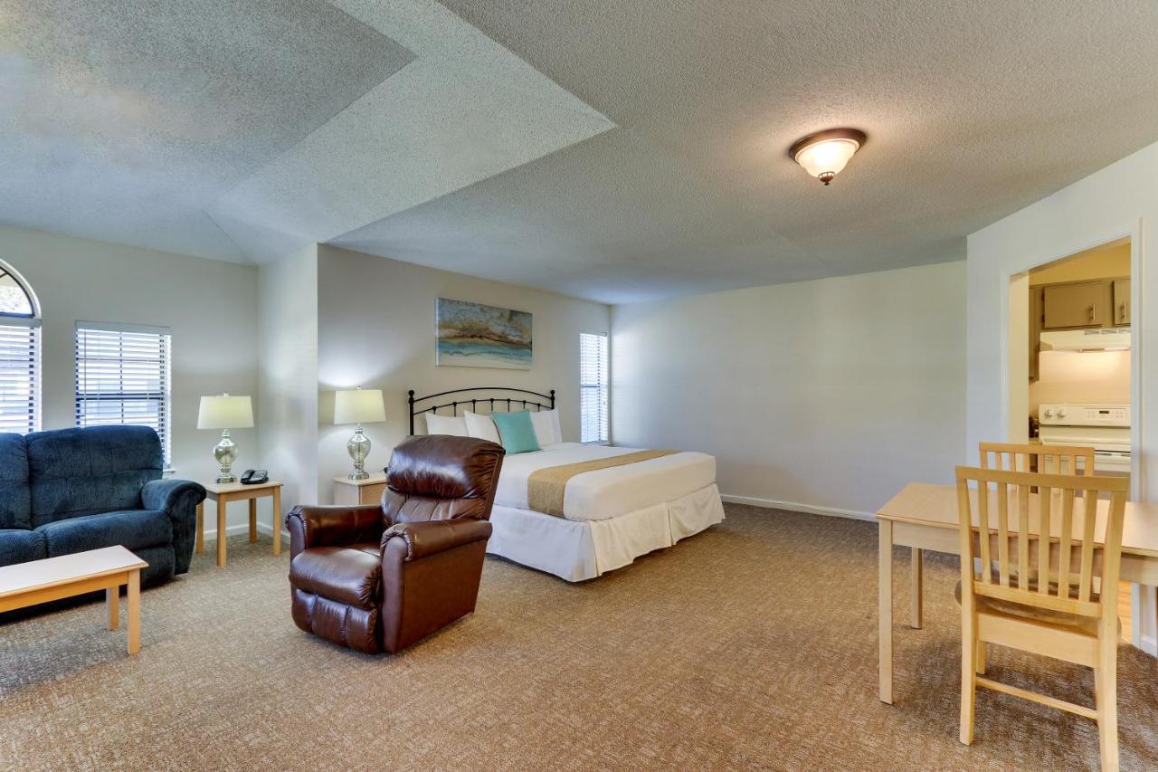 King Suite at Mariners Suites