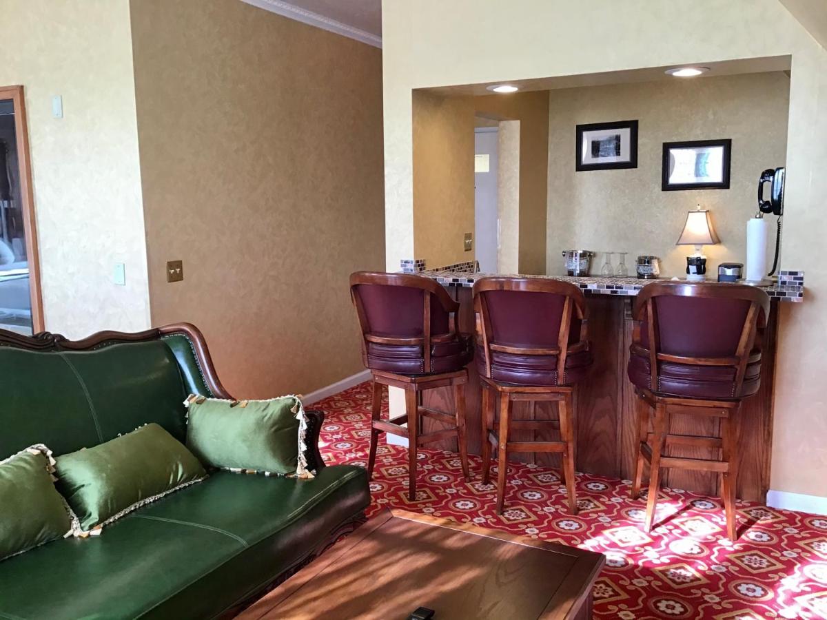 Honeymoon Suite - Non-Smoking at Eureka Inn, Trademark Collection by Wyndham