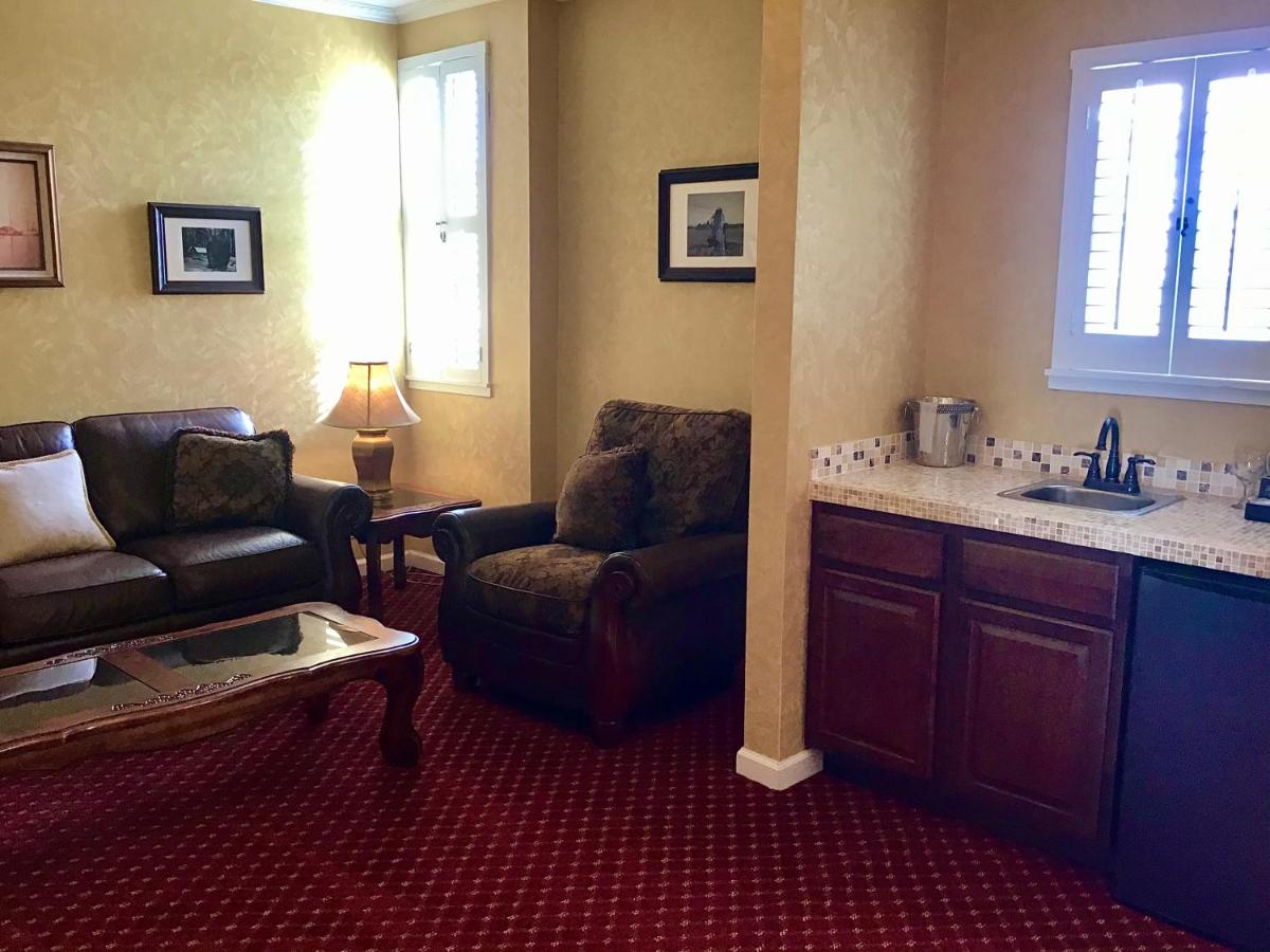 Executive Suite at Eureka Inn, Trademark Collection by Wyndham