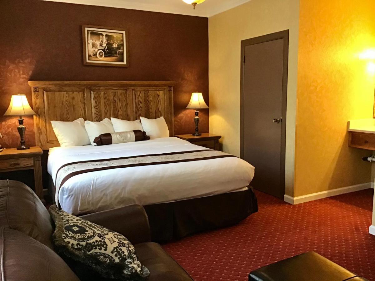 Deluxe King Room - Non-Smoking at Eureka Inn, Trademark Collection by Wyndham