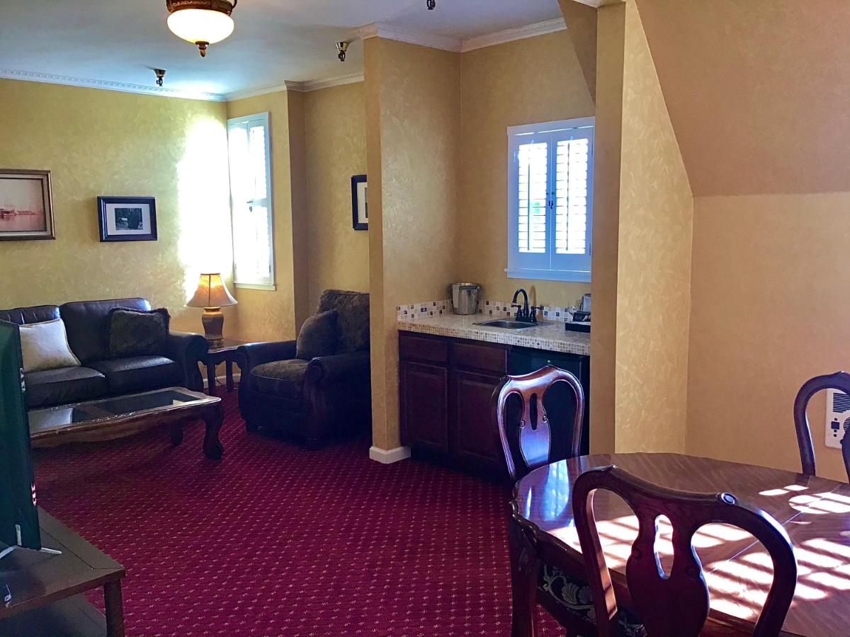 Executive Suite at Eureka Inn, Trademark Collection by Wyndham