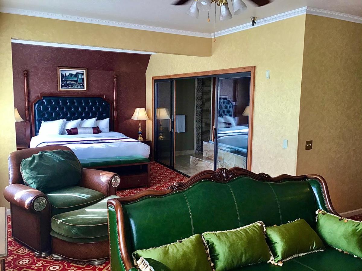 Honeymoon Suite - Non-Smoking at Eureka Inn, Trademark Collection by Wyndham