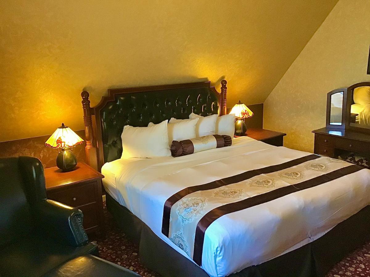 Grand King Suite - Non-Smoking at Eureka Inn, Trademark Collection by Wyndham