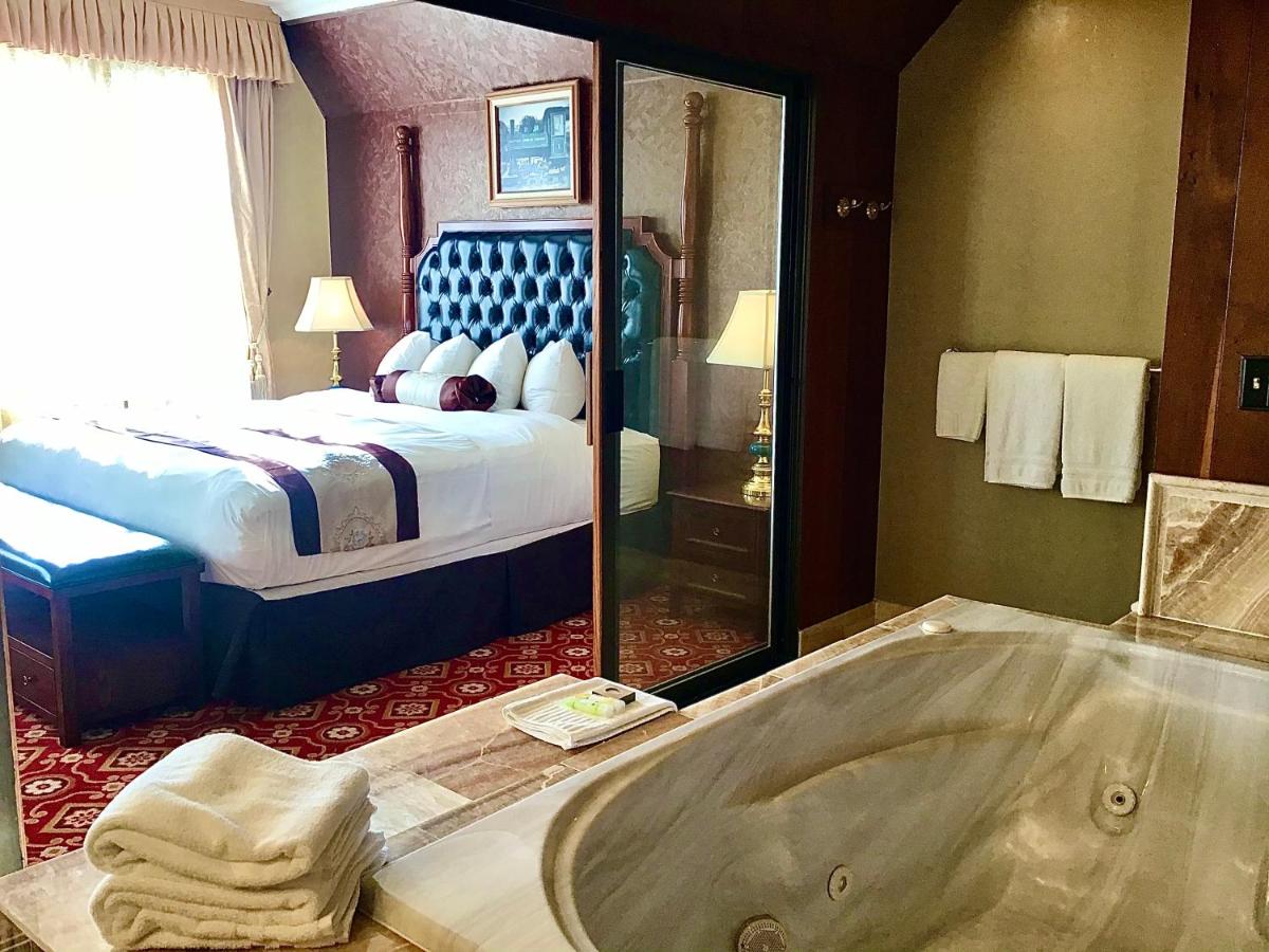 Honeymoon Suite - Non-Smoking at Eureka Inn, Trademark Collection by Wyndham