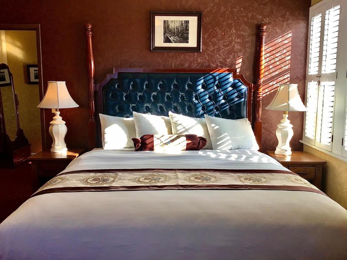 Executive Suite at Eureka Inn, Trademark Collection by Wyndham