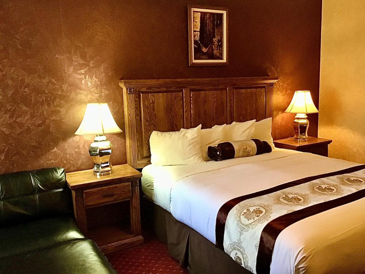 King Room - Non-Smoking at Eureka Inn, Trademark Collection by Wyndham