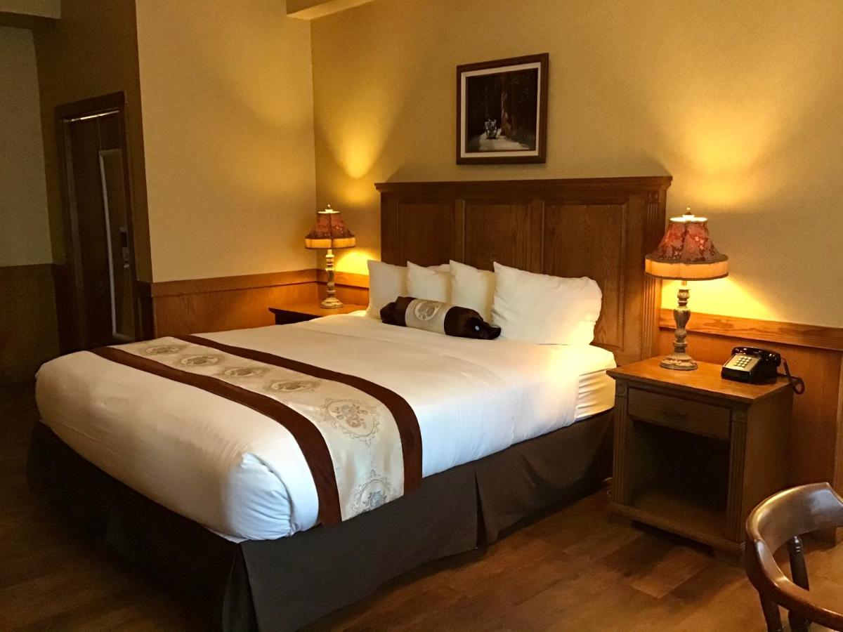 King Room with Bath Tub - Mobility Accessible/Non-Smoking at Eureka Inn, Trademark Collection by Wyndham