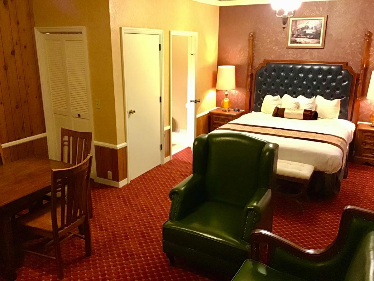 Executive Suite at Eureka Inn, Trademark Collection by Wyndham