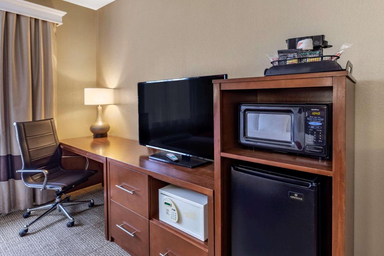 Queen Suite with Two Queen Beds - Non Smoking at Comfort Suites Fort Collins Near University