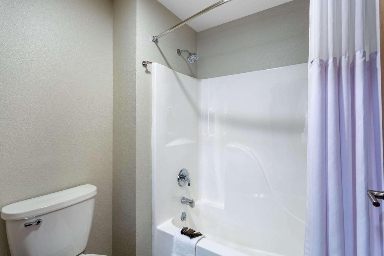 Queen Suite- Non Smoking at Wingate by Wyndham Wisconsin Dells Waterpark